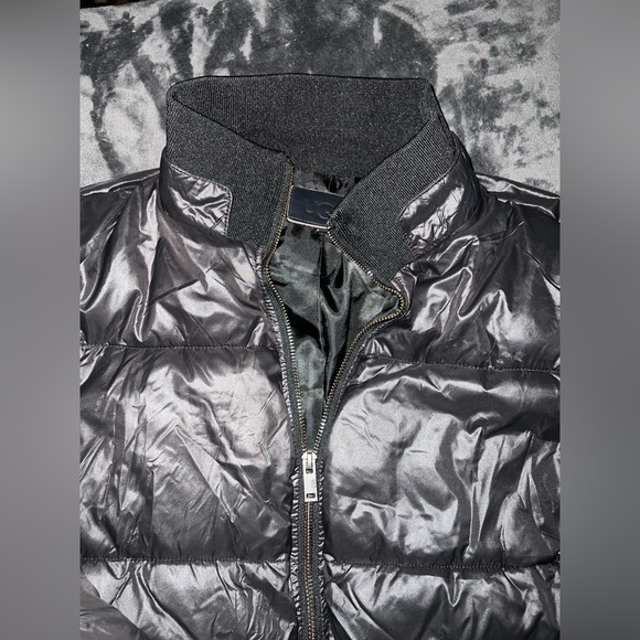 Ugg Izzie Puffer Jacket in Black Size Small - Picture 8 of 15
